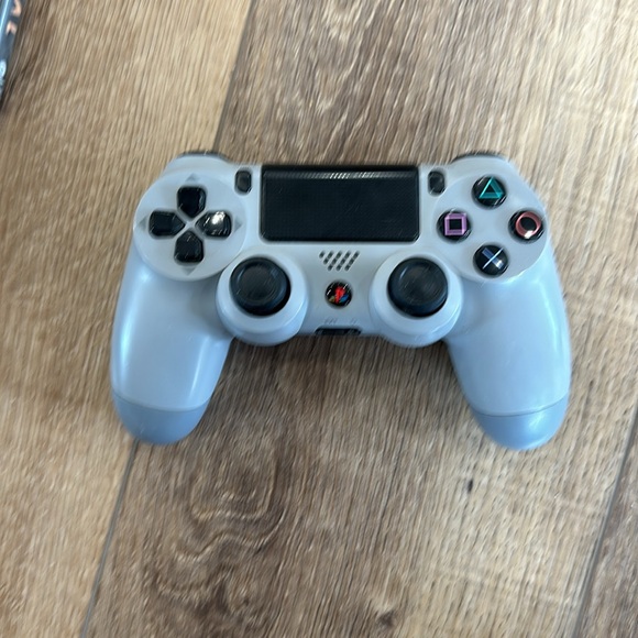 PlayStation 4 bundle - Picture 3 of 6